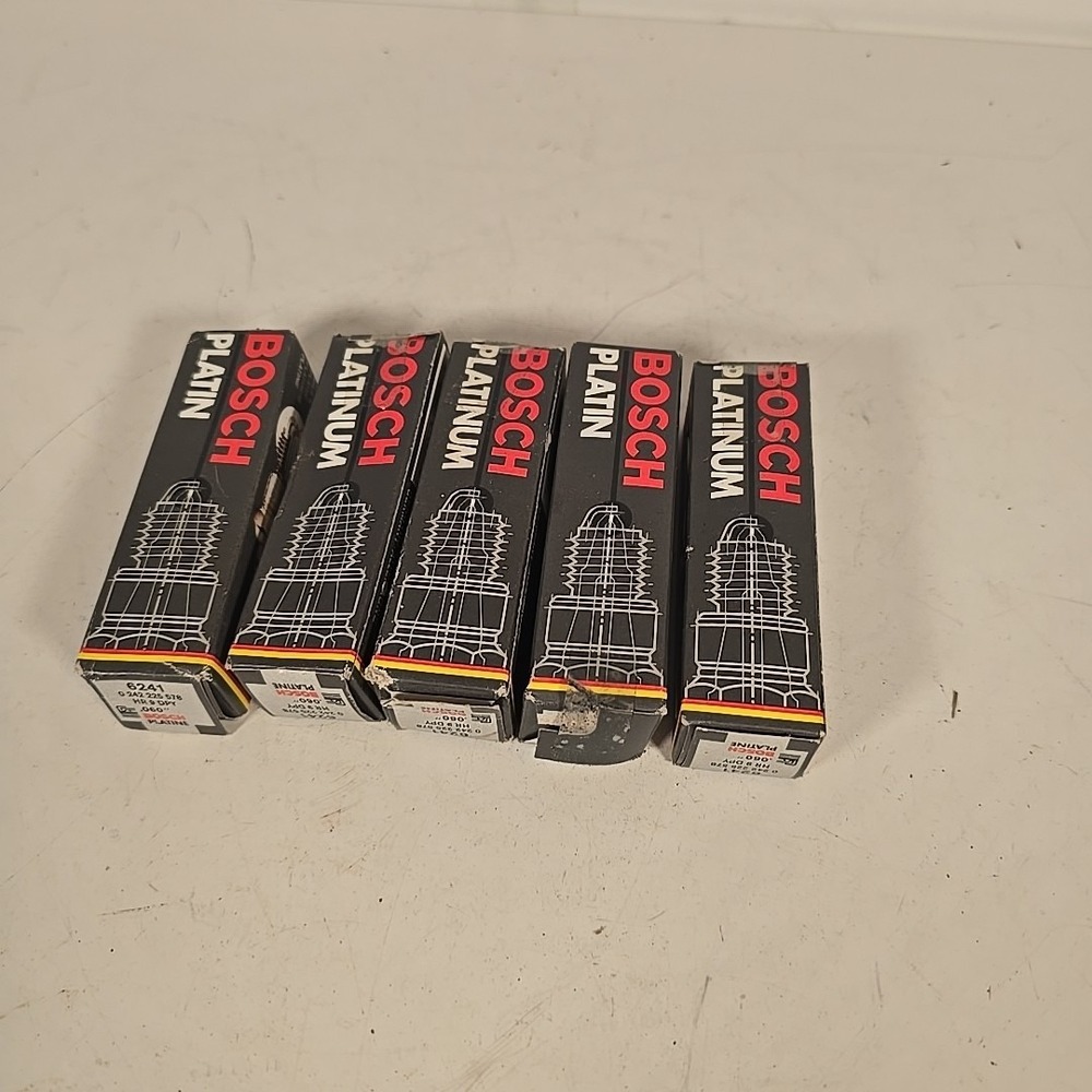 Lot of 5: New Bosch Platinum Spark Plugs Part #6241 Made in Germany